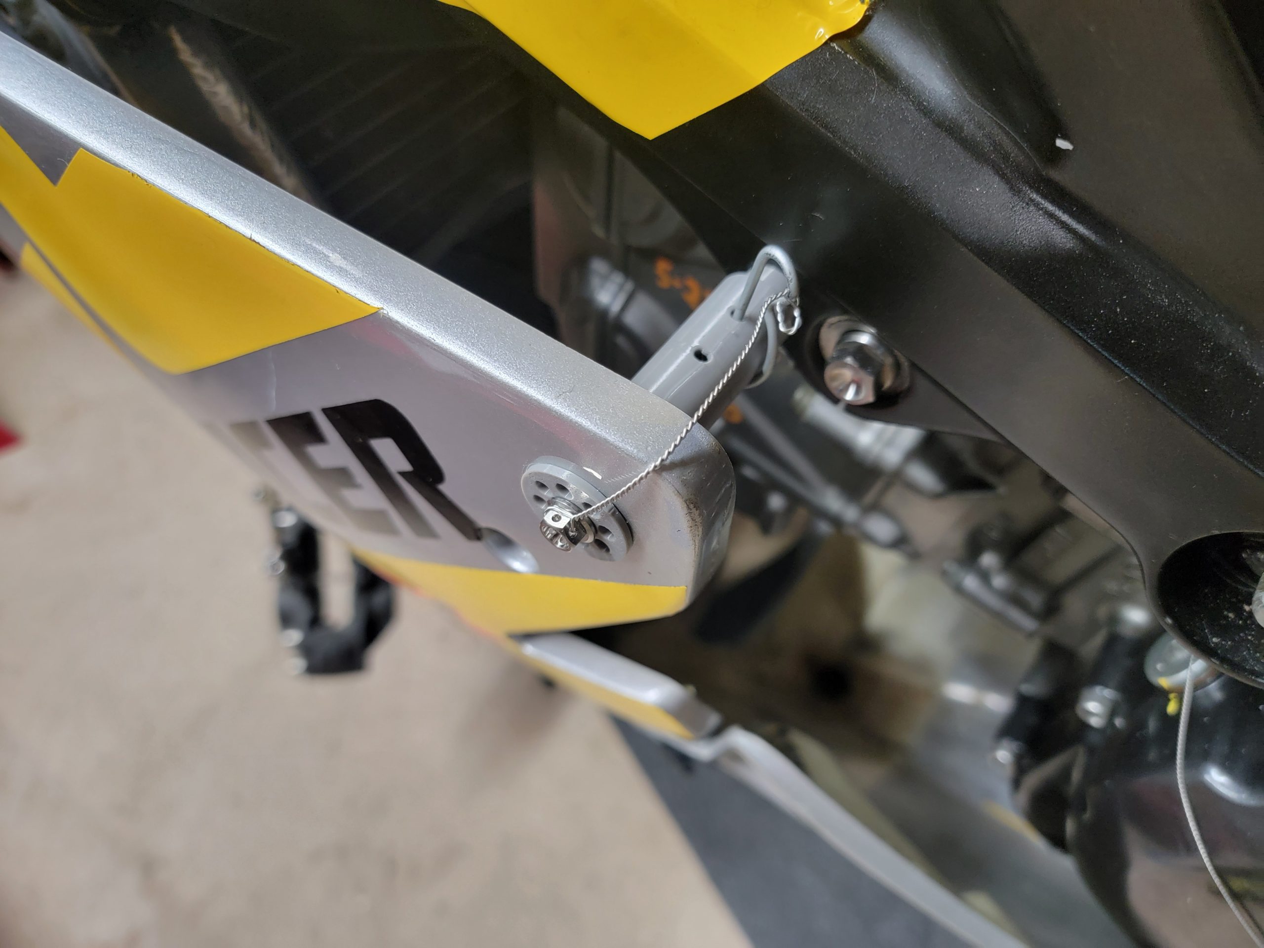 Universal Fairing Side Mounts - Quick Connect - Image 2